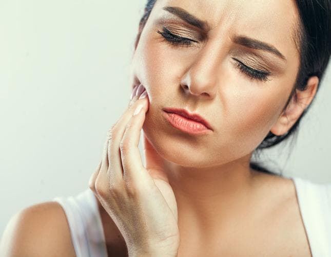 What are the remedies for toothaches and sinus pain?